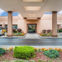 Clarion Hotel Buffalo Airport парковка