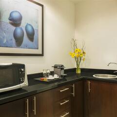 Отель Four Points by Sheraton Sheikh Zayed Road, Dubai в номере фото 2