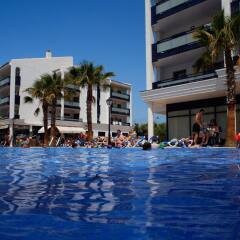 Апартаменты Pins Platja Apartments бассейн фото 2