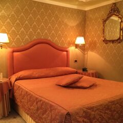 Colombina Hotel сейф в номере