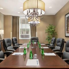 Отель DoubleTree by Hilton New York Downtown