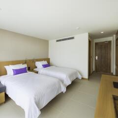 Отель The Lunar Patong 3* Номер Делюкс с различными типами кроватей