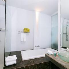 Отель Sugar Palm Grand Hillside 4* Стандартный номер с разными типами кроватей фото 14