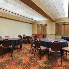 Отель Days Inn & Suites West Edmonton