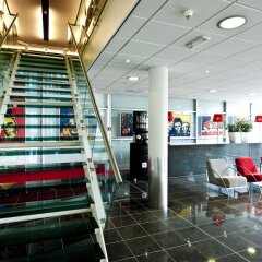 WestCord Art Hotel Amsterdam** интерьер отеля