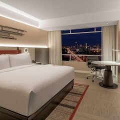 Отель DoubleTree by Hilton Bangkok Ploenchit Бангкок комната для гостей фото 11
