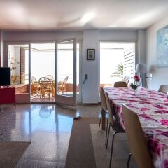 Отель Apartamento Vivalidays Rosa Lloret Испания, Льорет-де-Мар - отзывы, цены и фото номеров - забронировать отель Apartamento Vivalidays Rosa Lloret онлайн комната для гостей