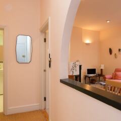 Отель Veeve - Rosey Rosslyn Flat интерьер отеля