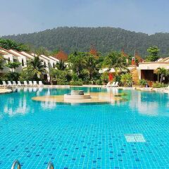 Отель D.R. Lanta Bay Resort бассейн