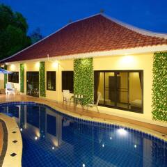 Отель Magic Villa Pattaya бассейн