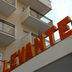 Hotel Levante Риччоне вид на фасад
