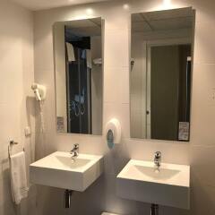 Отель Aparthotel Valencia Rental Испания, Валенсия - 2 отзыва об отеле, цены и фото номеров - забронировать отель Aparthotel Valencia Rental онлайн ванная