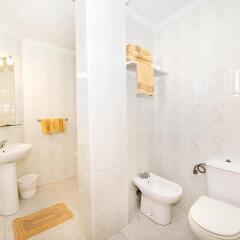 Отель Aparthotel Veramar Испания, Фуэнхирола - 2 отзыва об отеле, цены и фото номеров - забронировать отель Aparthotel Veramar онлайн ванная фото 2