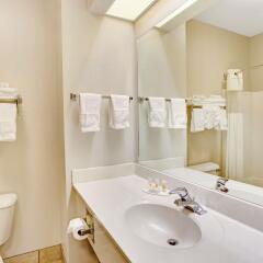 Отель Days Inn & Suites Louisville Airport SW ванная фото 2