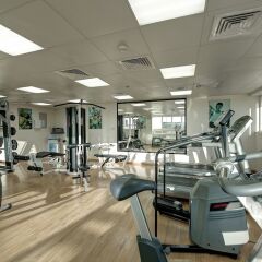 Number One Tower Suites Hotel фитнесс-зал фото 3