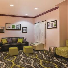Отель La Quinta Inn & Suites Tulare интерьер отеля