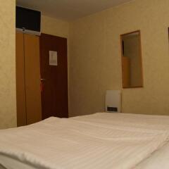 Hotel Berg Кёльн сейф в номере