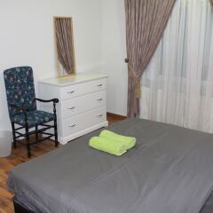 Отель Beautiful 2 BR Apt Quiet & Private Иордания, Амман - отзывы, цены и фото номеров - забронировать отель Beautiful 2 BR Apt Quiet & Private онлайн комната для гостей