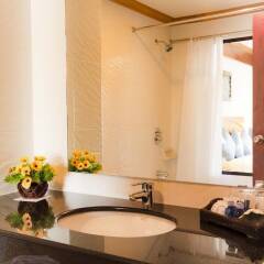 Отель Jiraporn Hill Resort Пхукет ванная