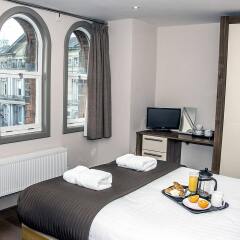 Отель Base Serviced Apartments - Sir Thomas Street Великобритания, Ливерпуль - отзывы, цены и фото номеров - забронировать отель Base Serviced Apartments - Sir Thomas Street онлайн комната для гостей фото 5