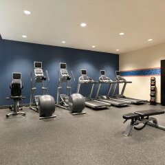 Отель Hampton Inn New York - LaGuardia Airport США, Нью-Йорк - отзывы, цены и фото номеров - забронировать отель Hampton Inn New York - LaGuardia Airport онлайн фитнесс-зал фото 3