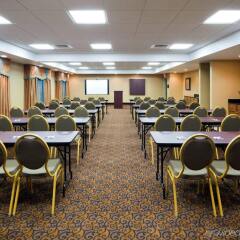 Отель Holiday Inn Express & Suites Somerset Central