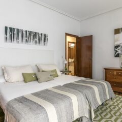 Отель Zubieta by Forever Rentals. 4 Bedroom Apartment. Wifi. Groups. 80m. Beach Испания, Сан-Себастьян - отзывы, цены и фото номеров - забронировать отель Zubieta by Forever Rentals. 4 Bedroom Apartment. Wifi. Groups. 80m. Beach онлайн комната для гостей фото 4