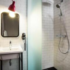Отель pentahotel Brussels City Centre ванная фото 2