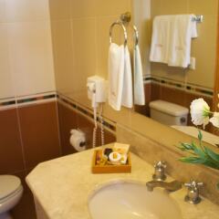 Hotel Puerta Del Sol Guadalajara ванная