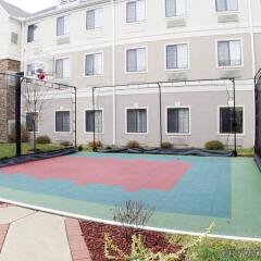 Отель Staybridge Suites Columbus-Airport спортивное сооружение