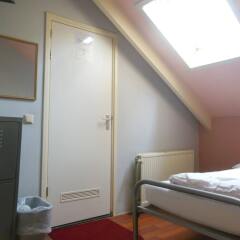 Hostel Sleep Inn сейф в номере