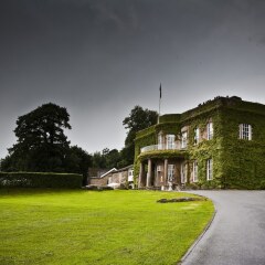 Wood Hall Hotel and Spa парковка
