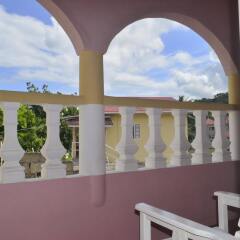 Отель Little Shaw Park Guest House балкон