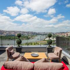 Отель Hilton Garden Inn Istanbul Golden Horn бассейн