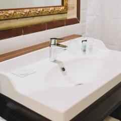 Отель Ad Hoc Monumental Hotel Испания, Валенсия - отзывы, цены и фото номеров - забронировать отель Ad Hoc Monumental Hotel онлайн ванная