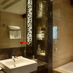 Отель Crowne Plaza New Delhi Rohini ванная
