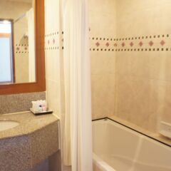 Отель Naklua Beach Resort ванная