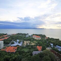 Отель The View Cosy Beach by Pattaya Sunny Rentals пляж