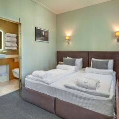 Отель Diplomat Residence Москва сейф в номере