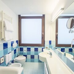 Отель Mercure Roma Piazza Bologna Италия, Рим - 1 отзыв об отеле, цены и фото номеров - забронировать отель Mercure Roma Piazza Bologna онлайн ванная