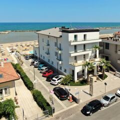 Отель You & Me Beach Hotel Италия, Римини - отзывы, цены и фото номеров - забронировать отель You & Me Beach Hotel онлайн пляж фото 2