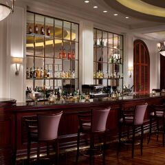 Отель The Ritz-Carlton, Dubai гостиничный бар