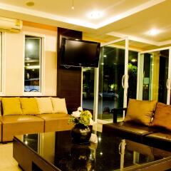 Отель Sinsuvarn Airport Suite Hotel Таиланд, Бангкок - 1 отзыв об отеле, цены и фото номеров - забронировать отель Sinsuvarn Airport Suite Hotel онлайн интерьер отеля