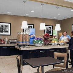 Отель Hampton Inn Manhattan-Times Square North США, Нью-Йорк - 1 отзыв об отеле, цены и фото номеров - забронировать отель Hampton Inn Manhattan-Times Square North онлайн банкомат