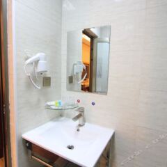 Отель Aolai Hostel Китай, Фошан - отзывы, цены и фото номеров - забронировать отель Aolai Hostel онлайн ванная