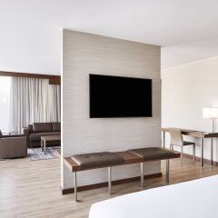 Отель AC Hotel by Marriott Phoenix Biltmore США, Финикс - отзывы, цены и фото номеров - забронировать отель AC Hotel by Marriott Phoenix Biltmore онлайн удобства в номере