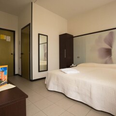 Hotel Solarium Чивитанова-Марке комната для гостей фото 5