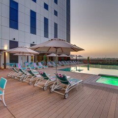 Отель Premier Inn Ibn Battuta Mall бассейн фото 3
