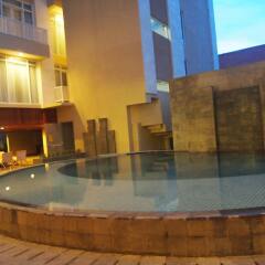 Bedrock Hotel Kuta Bali бассейн фото 3