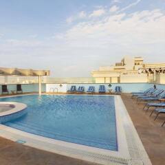 Ramada Chelsea Hotel Al Barsha бассейн
